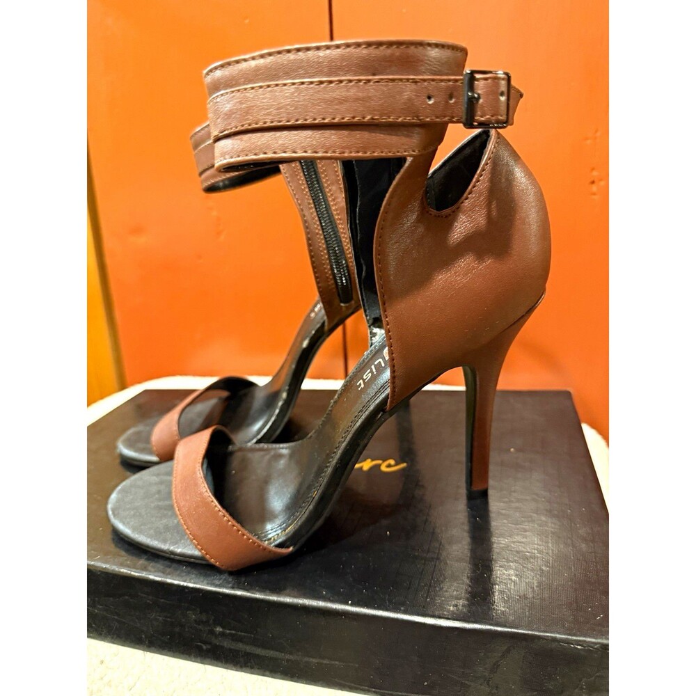 Laundry List Women’s Brown Strappy Ankle Strap Open Toe Faux Leather 9